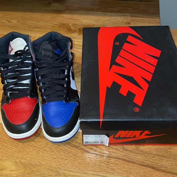 Jordan 1 top 3 GS - no heel drag - no odor - box - receipt - no creases. 5 boys - Picture 5 of 6